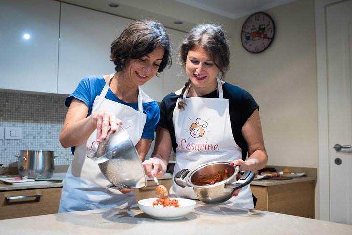 persone che cucinano Piccolo gruppo Pasta